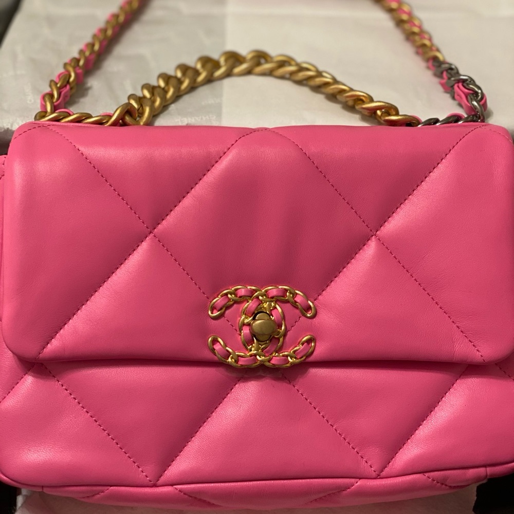 Chanel 19 Flap Bag 21S Neon Pink BNWT